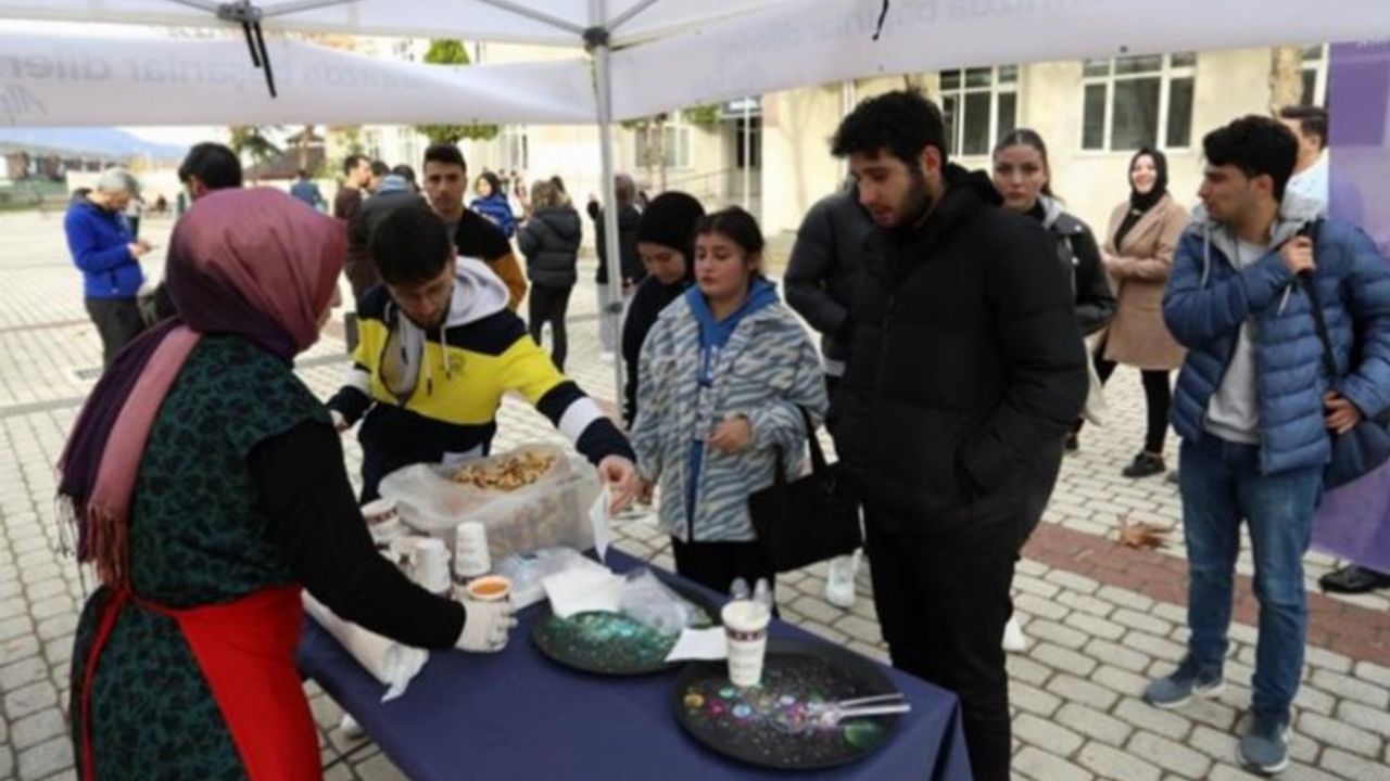 Bursa İnegöl'de öğrencilere çorba ikramı