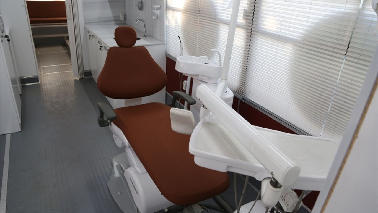 Kayseri'de kullanılmayan otobüs yaşlı ve engelliler için mobil diş kliniğine dönüştürüldü