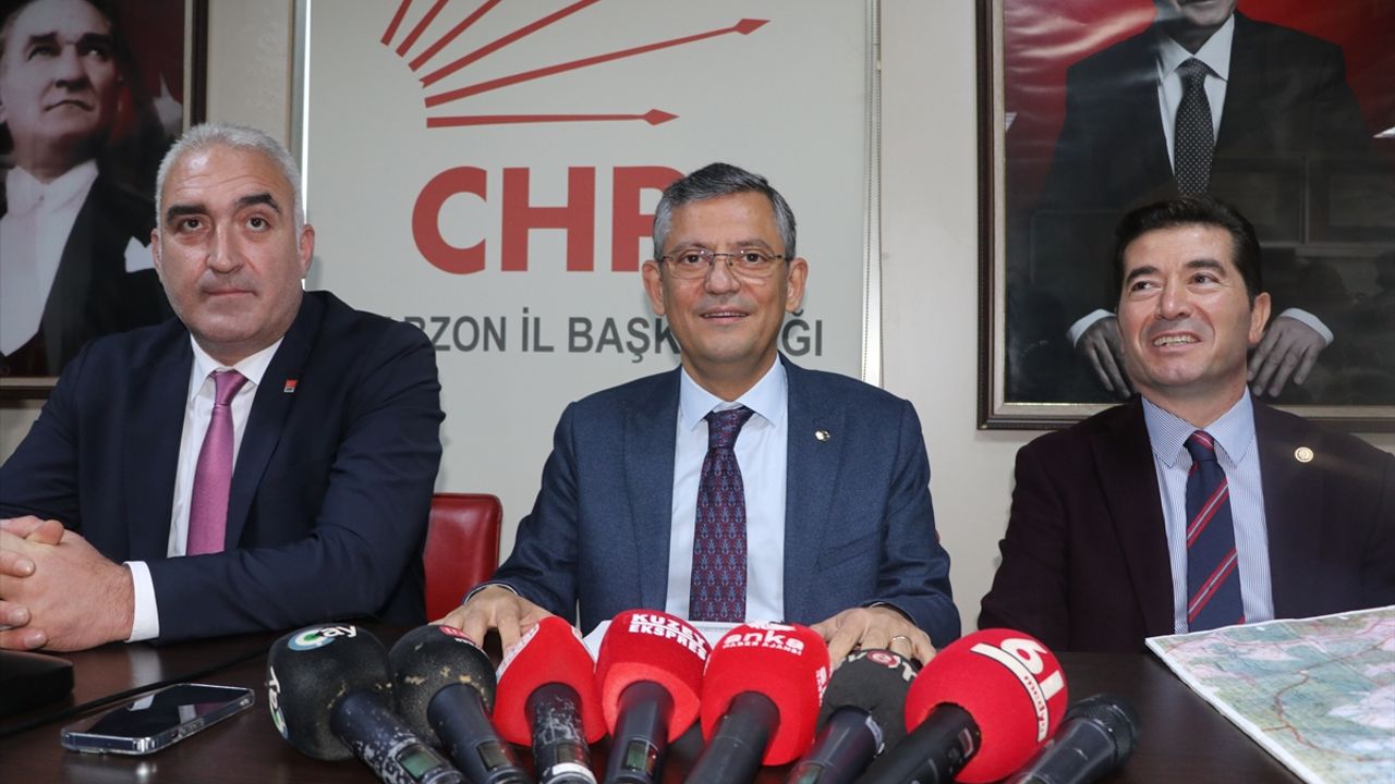 TRABZON - CHP Grup Başkanvekili Özel, Trabzon'da konuştu